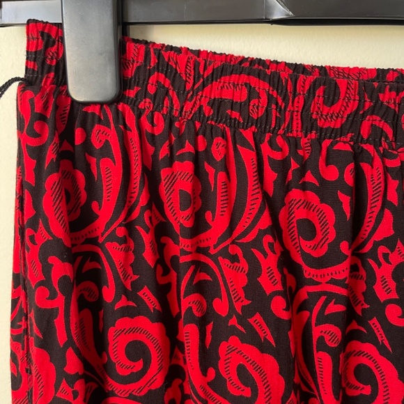 Red and Black Baroque Patterned Skirt - Picture 3 of 4